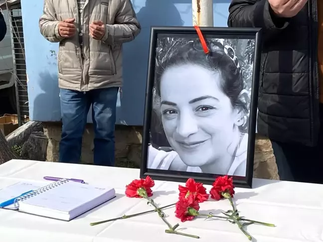 Ayvalık'ta Karaciğer Yetmezliği Nedeniyle Hayatını Kaybeden Aile Hekimi Anıldı