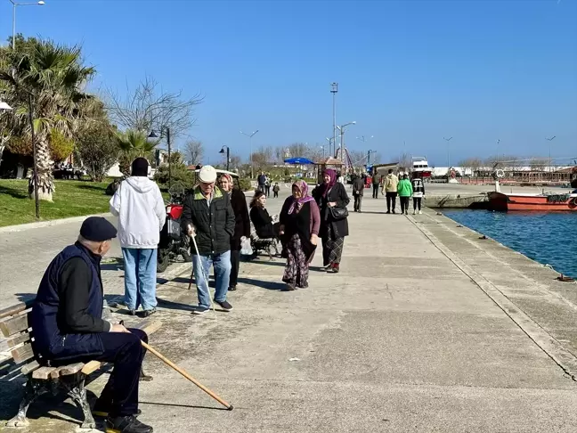 Sinop'un Gerze ilçesinde sıcak hava keyfi