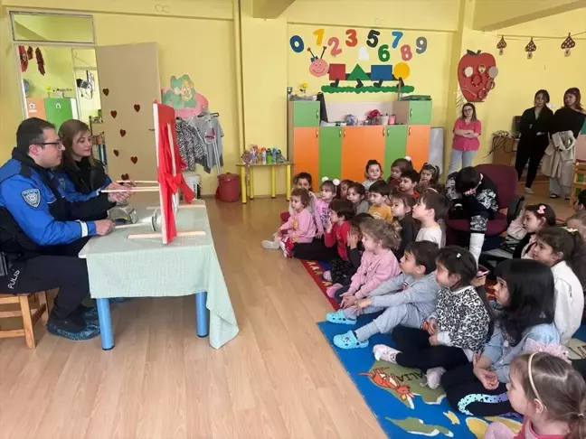 Keşan Emniyet Müdürlüğü Öğrencilere Meslek Tanıtımı Yaptı
