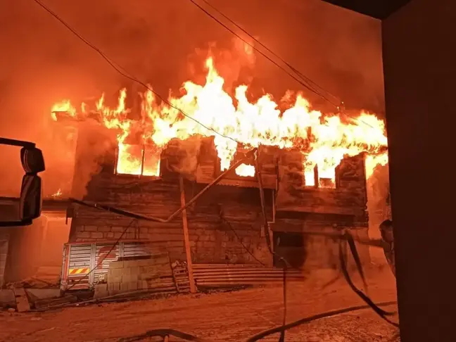 Karabük'ün Yenice ilçesinde ahşap evde çıkan yangın söndürüldü