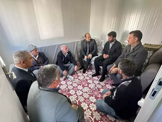 Adıyaman Kaymakamı Depremzedeleri Ziyaret Etti