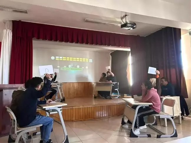 Çıldır'da Öğrenciler Bilgi Yarışmasında Yarıştı