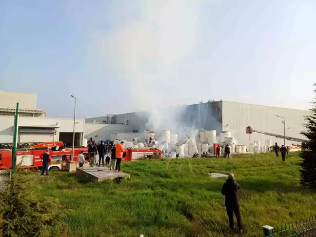 Manisa Organize Sanayi Bölgesi'nde İpek Kağıt Fabrikası'nda Yangın Çıktı