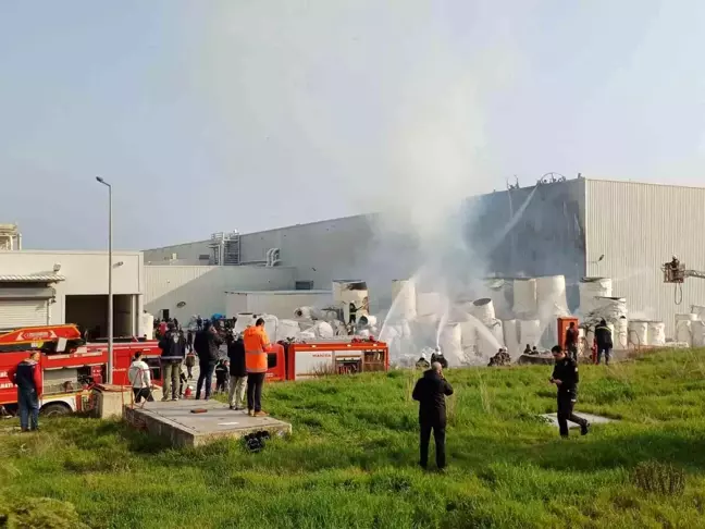 Manisa Organize Sanayi Bölgesi'nde İpek Kağıt Fabrikasında Yangın Çıktı