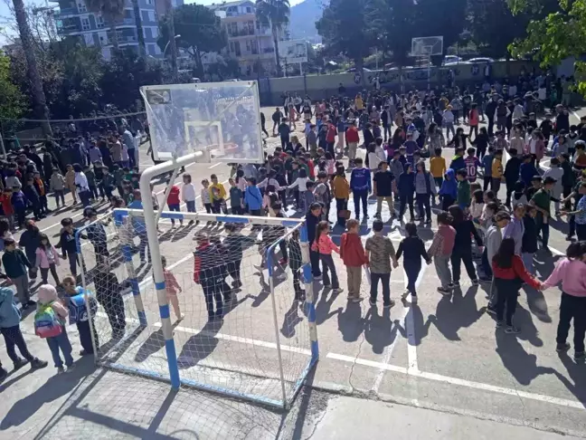 Antalya'da Deprem Haftası etkinlikleri kapsamında öğrencilere deprem bilinci anlatıldı
