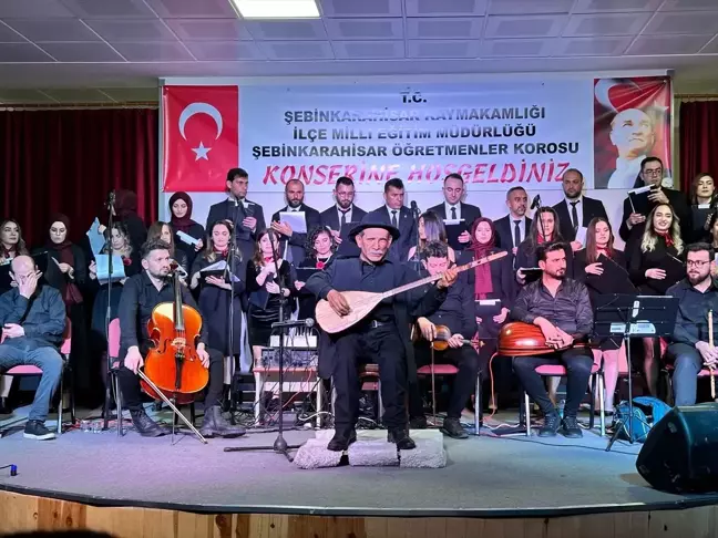 Aşık Veysel'in insansı robotu konser verdi