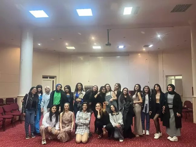 Selçuk Üniversitesi Bozkır Meslek Yüksekokulu Öğrencileri Dünya Kadın Günü Programı Düzenledi