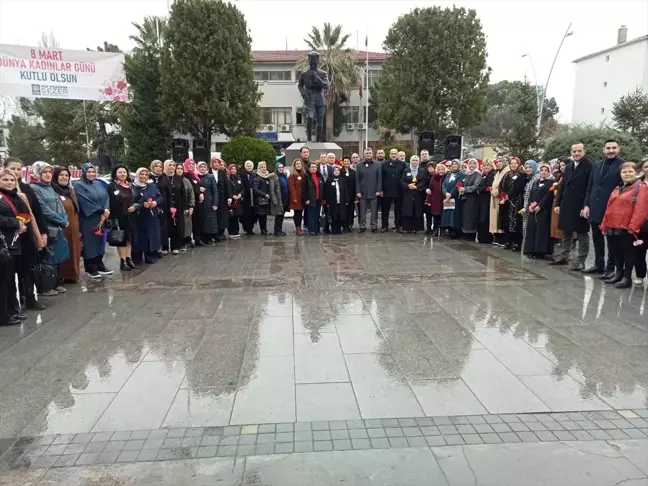 Gölcük'te 8 Mart Dünya Kadınlar Günü Töreni
