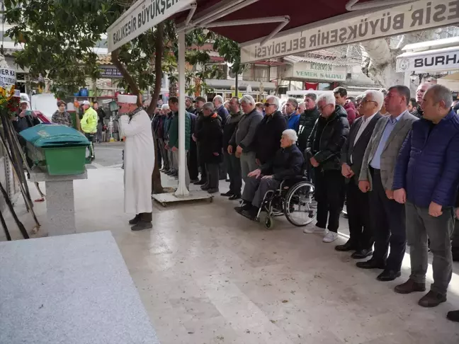 Oyuncu Zafer Algöz'ün annesi Güner Algöz toprağa verildi