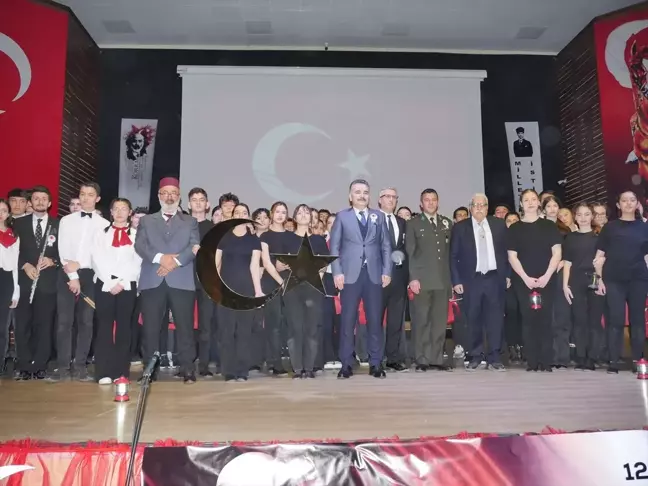 Edremit'te İstiklal Marşı ve Mehmet Akif Ersoy'u Anma Günü Programı Düzenlendi