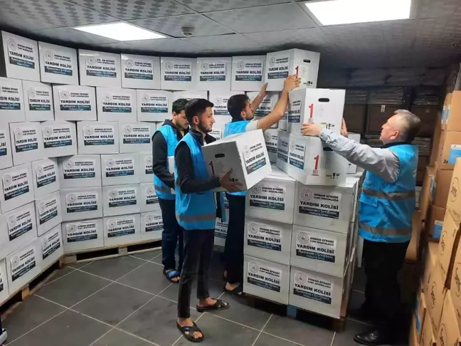 Eskişehir'de Osman Efendi Öğrenci Yurdu personeli ihtiyaç sahiplerine Ramazan gıda kolisi dağıtacak