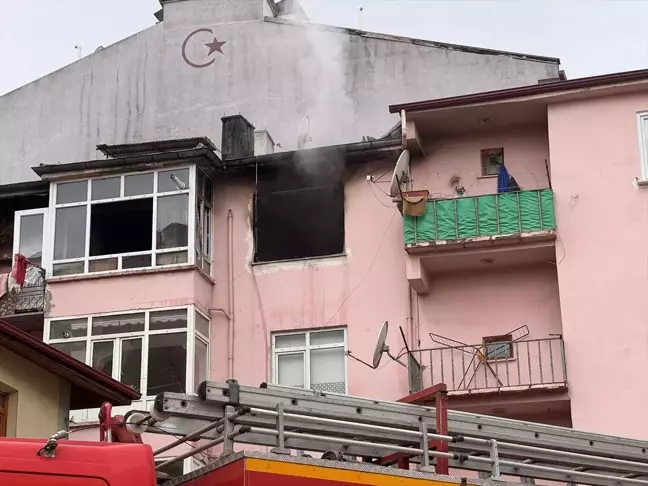 Kastamonu'da 4 Katlı Binada Çıkan Yangında Bir Kişi Yaralandı