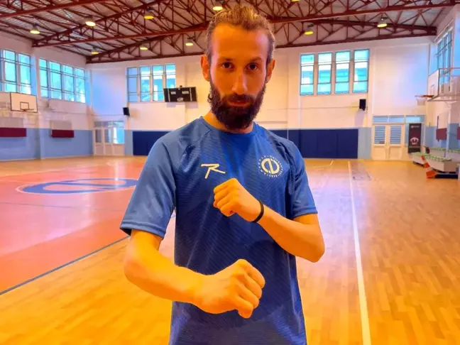 Anadolu Üniversitesi Öğrencisi Ahmet Aydın Türkiye Kick Boks Şampiyonasında Birinci Oldu