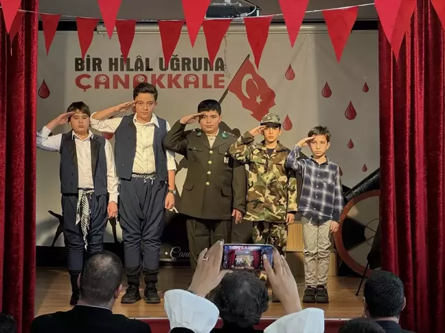 İran'da Tahran Türk Okulu öğrencileri İstiklal Marşı ve Çanakkale Şehitlerini Anma programı düzenledi