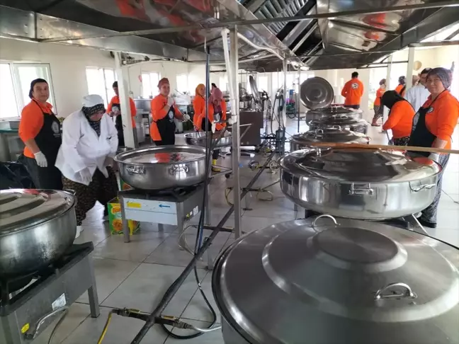 İslahiye Belediyesi Destekli Kadınlar Ramazan Ayında İftar Yemeği Hazırlıyor