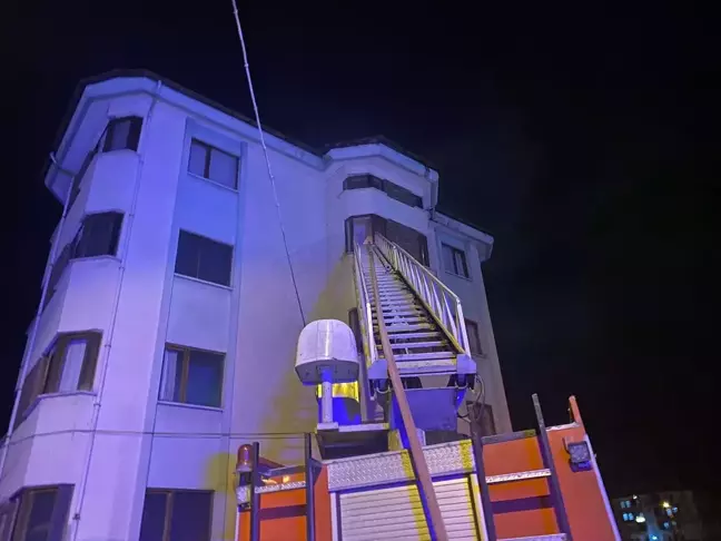 Bolu Mudurnu'da Apartman Baca Yangını Söndürüldü