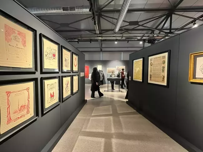 Kocaeli Büyükşehir Belediyesi tarafından açılan 'İstiklalden İstikbale' sergisi sanatseverlerle buluştu
