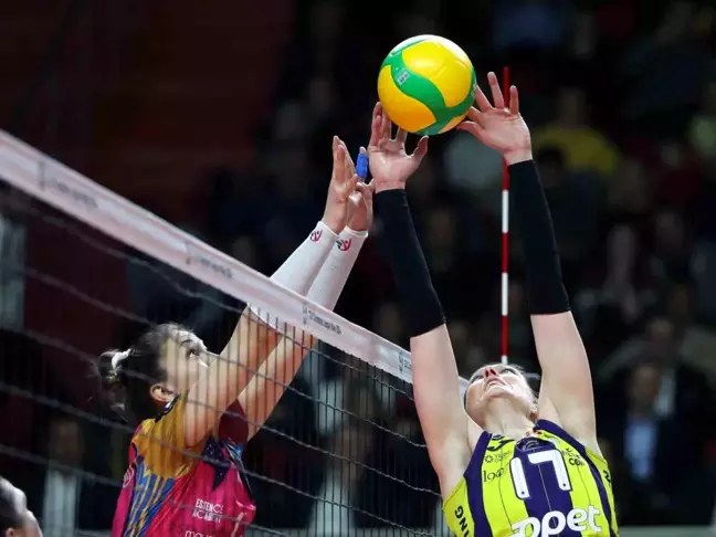 Fenerbahçe Kadın Voleybol Takımı, Vero Volley'e yenilerek final şansını kaybetti