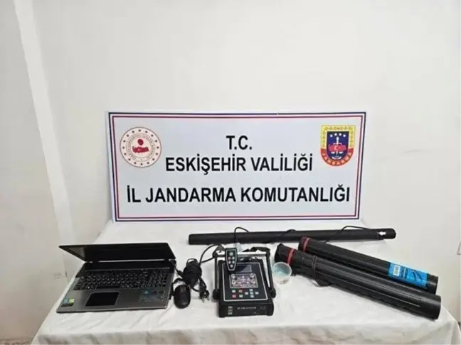 Eskişehir'de Kaçak Kazı Yapan Şüpheliler Suçüstü Yakalandı