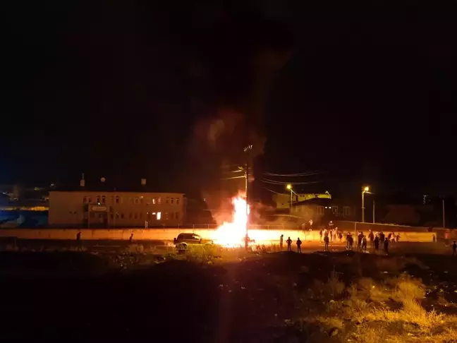 Kars'ta Nevruz Bayramı kutlamalarında itfaiye ekiplerine taş atan 18 şüpheli yakalandı