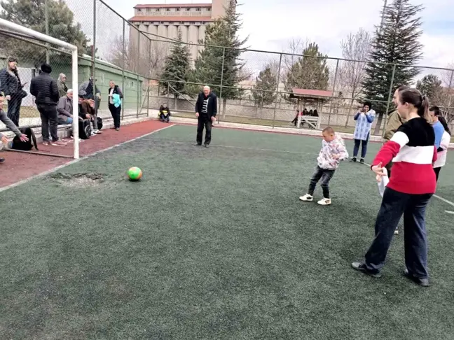 Afyonkarahisar Gençlik ve Spor İl Müdürü Down Sendromlu Gençlerle Bir Araya Geldi