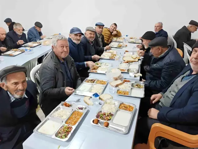 Eskişehir'de Karaören Mahallesi'nde İftar Geleneği Devam Ediyor