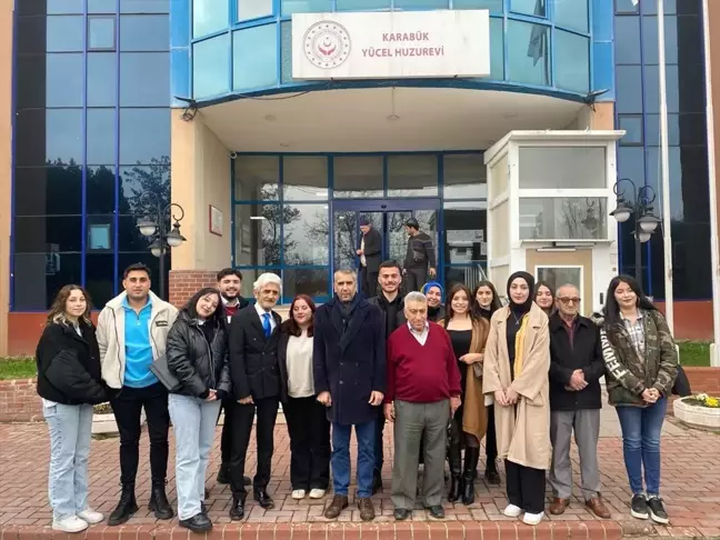 Karabük Üniversitesi Öğrencileri Yaşlılar Haftası'nda Huzurevi'ni Ziyaret Etti