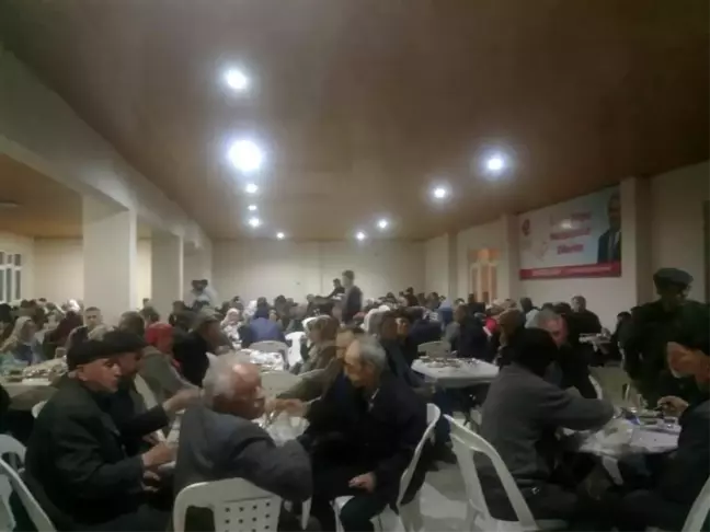 Aydın'ın Efeler ilçesinde vatandaşlar iftarda bir araya geldi