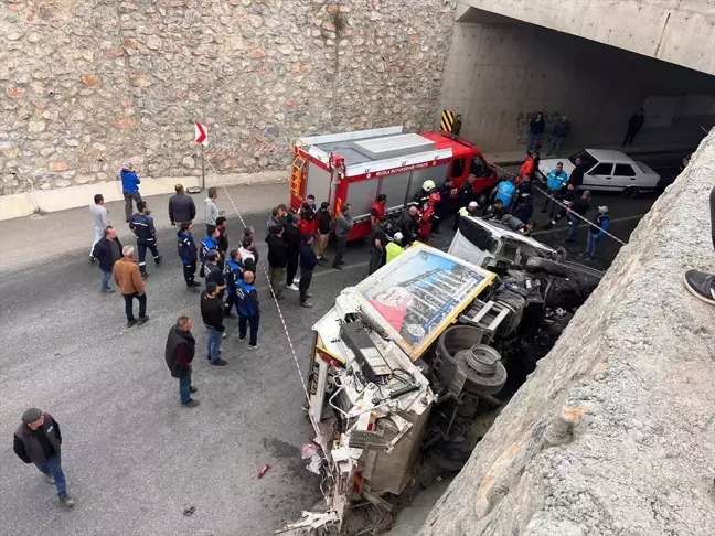 Muğla'da Çöp Kamyonu Devrildi, Sürücü Hayatını Kaybetti