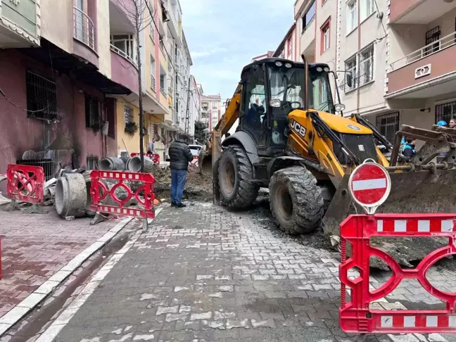 Esenyurt'ta Doğalgaz Borusu Patladı, Yangın Paniğe Neden Oldu