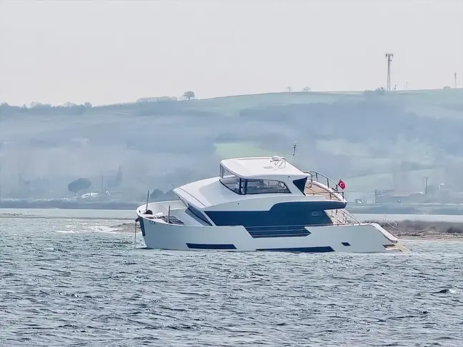 Çanakkale'de Karaya Oturan Tekne Personeli Kurtarıldı