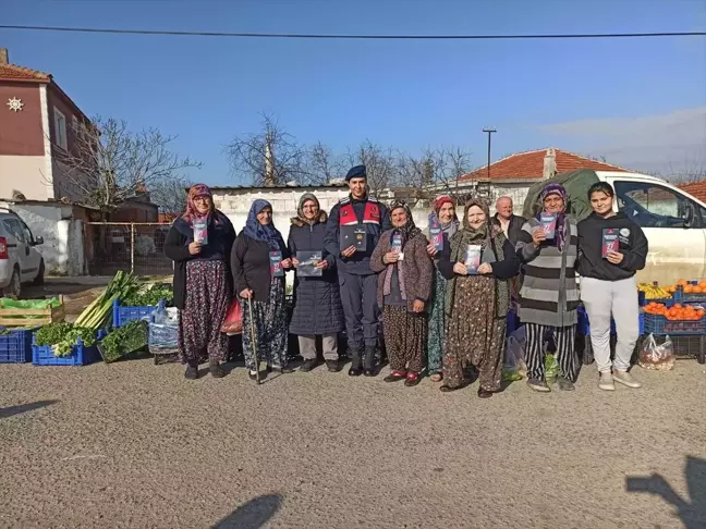 Edirne'de jandarma ekipleri bilgilendirme çalışmaları yapıyor