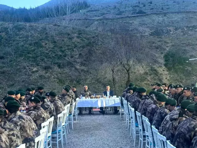 Eskişehir İl Emniyet Müdürü Yaman Ağırlar Özel Harekat Şube Müdürlüğü ile iftar yaptı