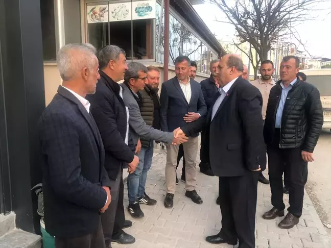 Bilecik'in Osmaneli ilçesinde 27 köy muhtarına 3 bin dikensiz böğürtlen fidesi dağıtıldı
