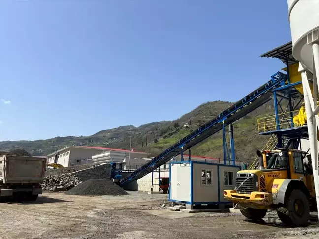 Trabzon'da kuru beton santrali faaliyete geçti
