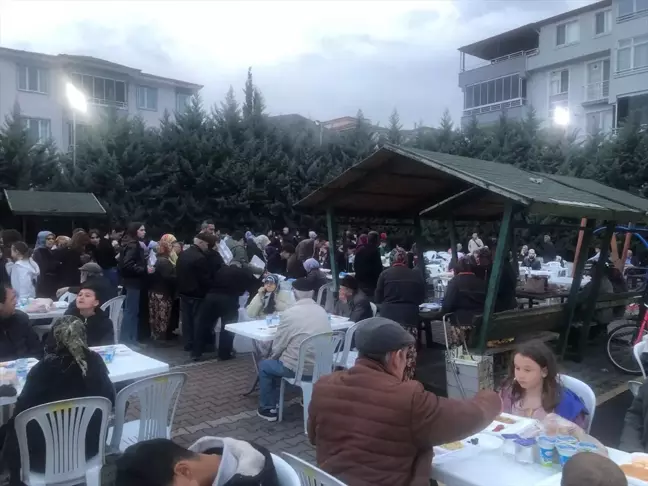 Osmaneli'de Kaymakam ve Belediye Başkanı Vatandaşlarla İftarda Buluştu