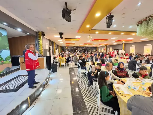 Türk Kızılayı Osmaniye'de İftar Programı Düzenledi