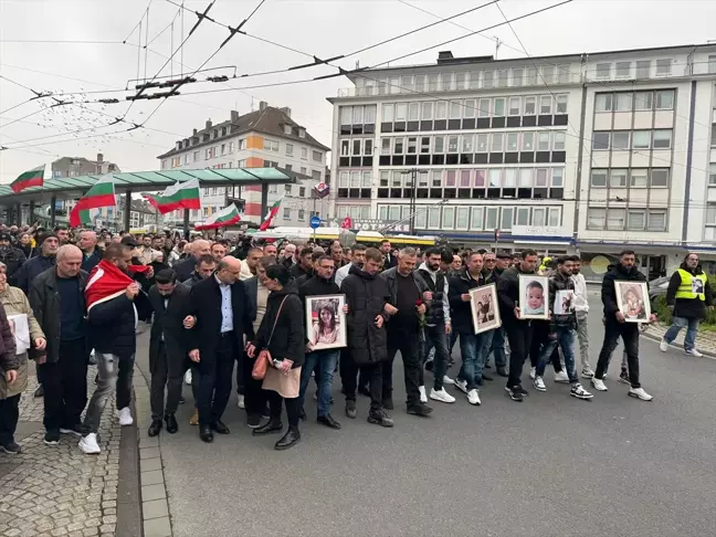 Solingen'de Yangında Hayatını Kaybeden Türk Kökenli Bulgaristan Vatandaşları İçin Yürüyüş ve Anma Programı Düzenlendi