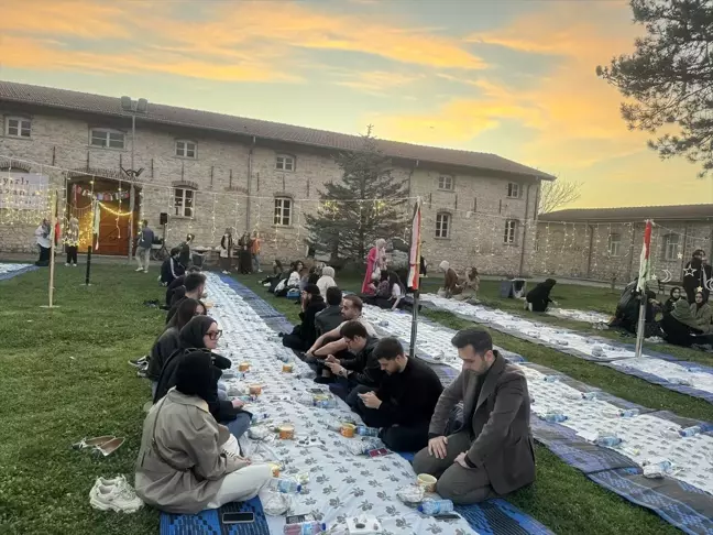 İZUMED, mazlum coğrafyalar için 'Farkındalık İftarı' düzenledi