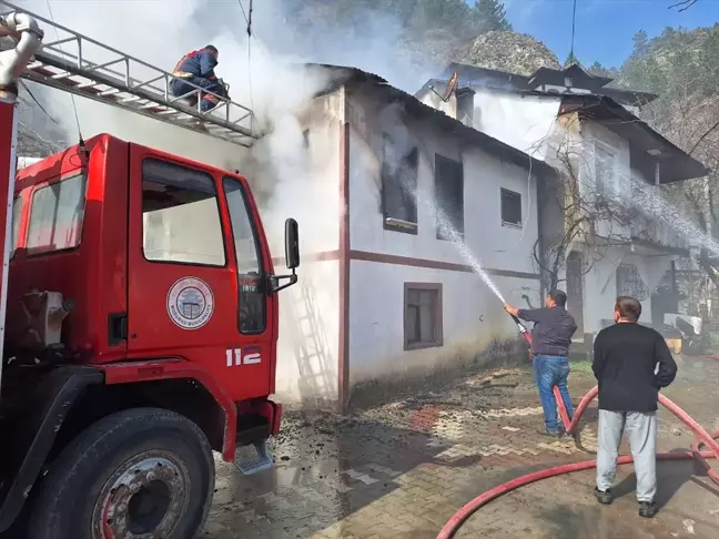Bolu Mudurnu'da İki Katlı Evde Yangın Çıktı