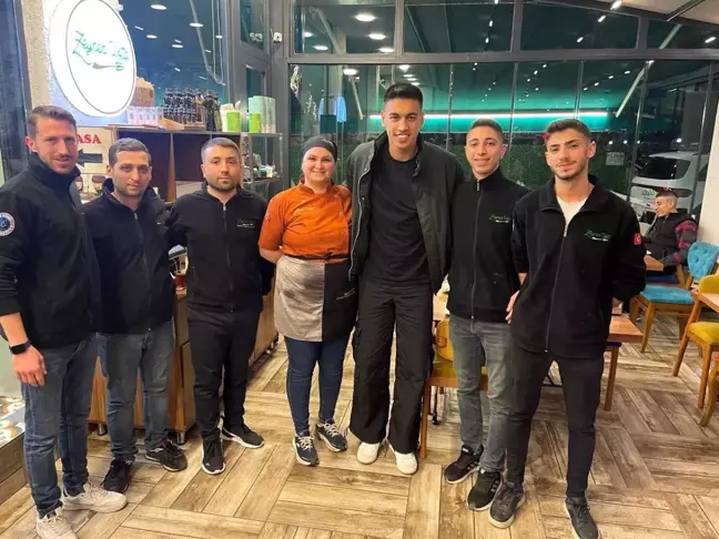 Fenerbahçe Kalecisi İrfan Can Eğribayat Adana'da Lezzetlere Hayran Kaldı