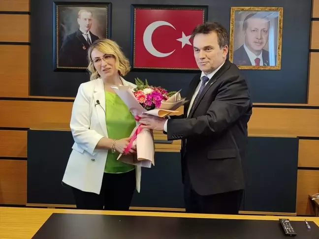 Yasemin Fazlaca Yalova'nın Altınova ilçesinde Belediye Başkanı olarak göreve başladı