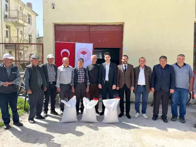 Kütahya'da Tarım Arazilerinin Kullanımı Projesi Kapsamında 327 Üreticiye Nohut Tohumu Dağıtıldı