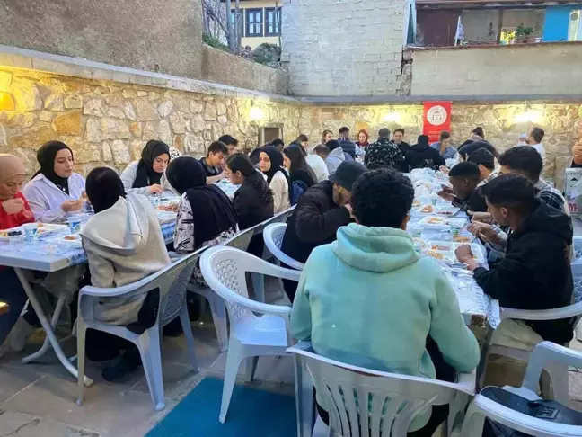 Eskişehir İl Müftülüğü Gençlere İftar Verdi