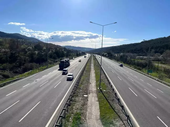 TEM Otoyolu Bolu Dağı Tüneli'nde Bayram Tatili Trafik Akıcı