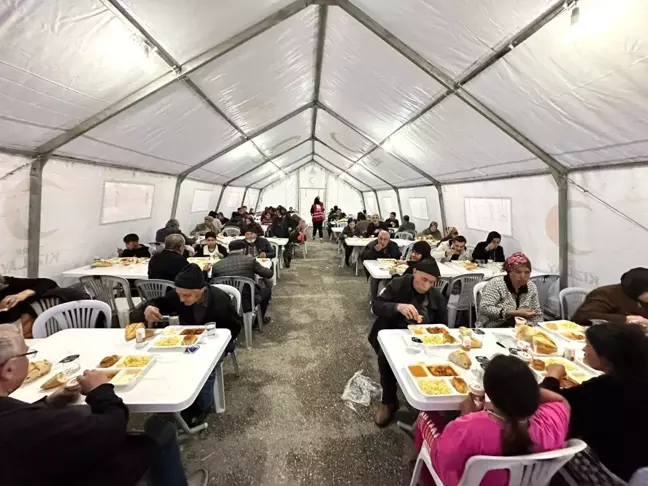 Türk Kızılay Manisa İl Merkezi, Ramazan Ayında 10 Bin Kişiye İftar Verdi