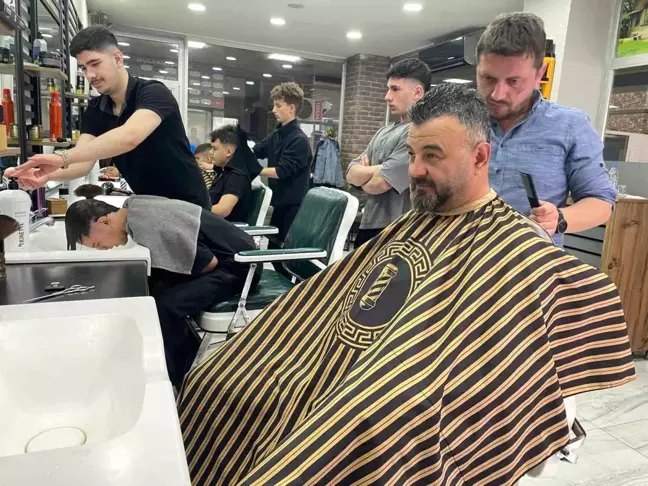 Sakarya'da Ramazan Bayramı öncesinde berberler yoğunluk yaşıyor