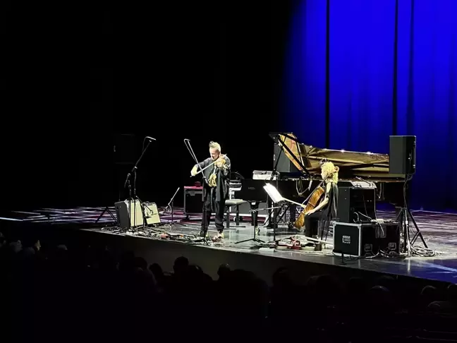 Nigel Kennedy, Atatürk Kültür Merkezi'nde konser verdi