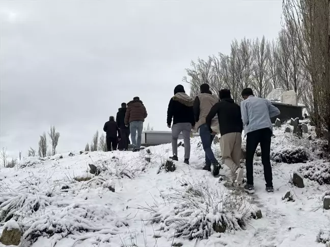 Van'da kar yağışı ve su baskınları yaşandı