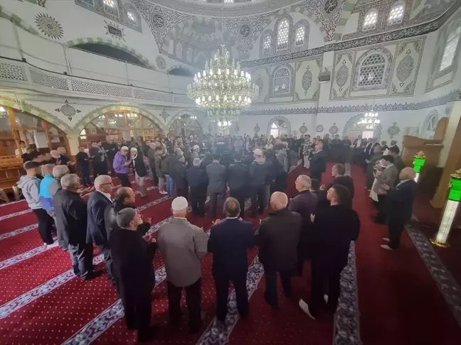 Yığılca'da çocuklara bayram harçlığı dağıtıldı